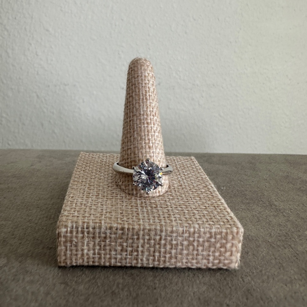 CZ & Sterling Silver engagement style ring - Picture 2 of 9